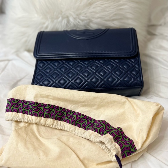 FLEMING  CONVERTIBLE SHOULDER BAG - Picture 5 of 6